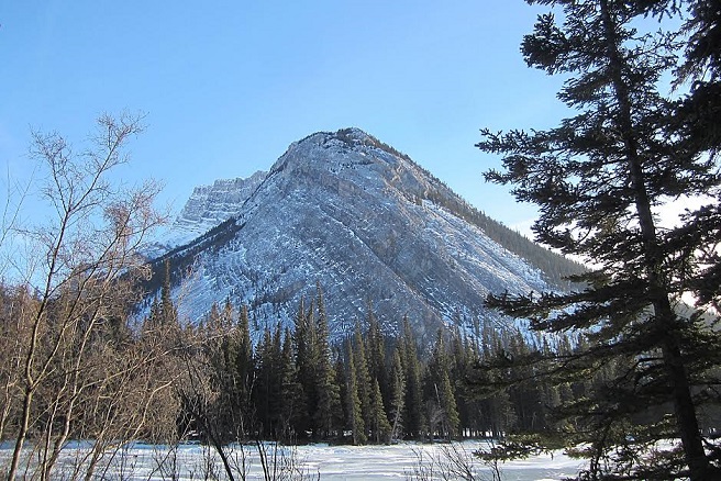 a photo of a mountain in Banff, Alberta